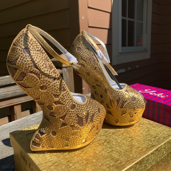 Lady Couture Shoes Woman Lady Couture Daisy Peep Toe Inverted Wedge